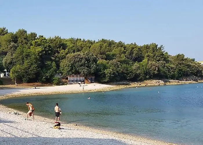 Balcony And Parking, 1Min To Shop, Near Beach