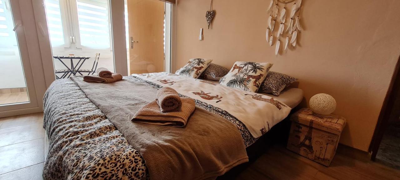 Balcony And Parking, 1Min To Shop, Near Beach *