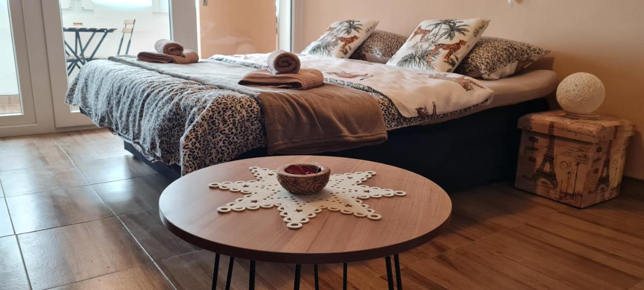 Balcony And Parking, 1Min To Shop, Near Beach Pula