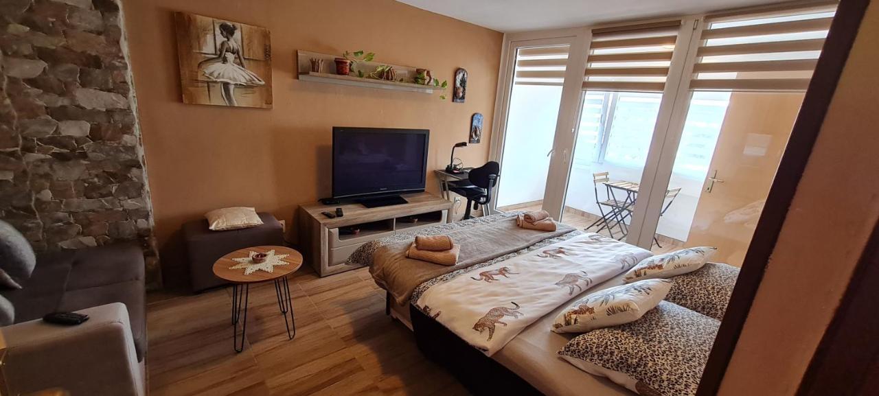 Apartment Balcony And Parking, 1Min To Shop, Near Beach Pula