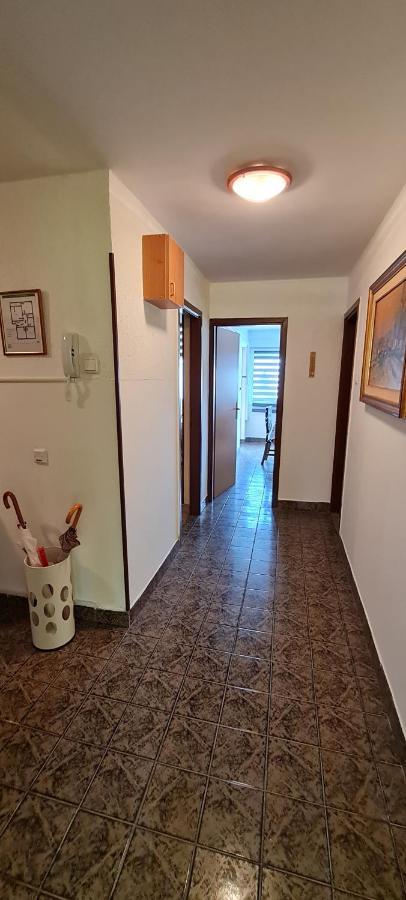 Balcony And Parking, 1Min To Shop, Near Beach Apartment
