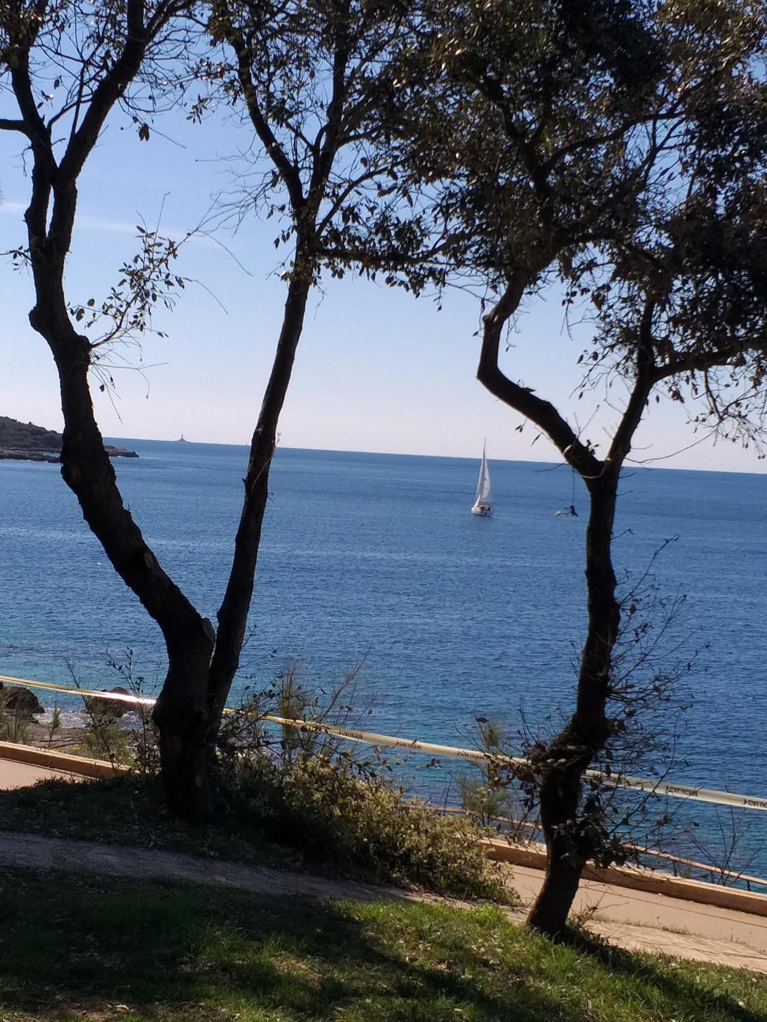 Balcony And Parking, 1Min To Shop, Near Beach *