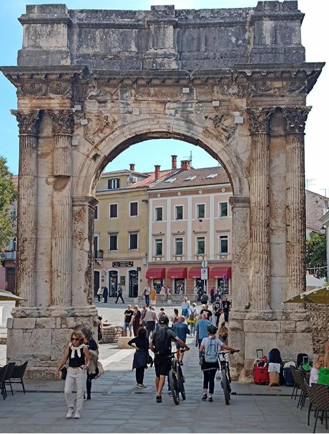 Balcony And Parking, 1Min To Shop, Near Beach * Pula