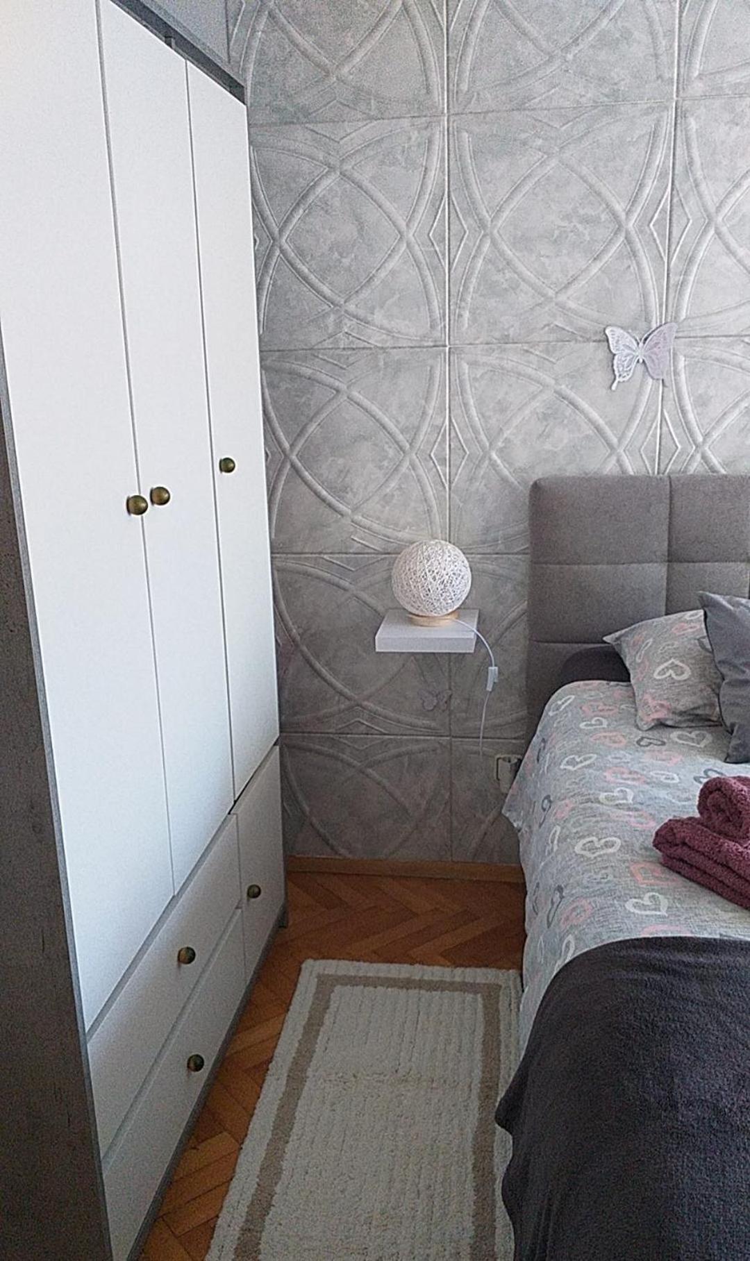 Balcony And Parking, 1Min To Shop, Near Beach Apartment Pula