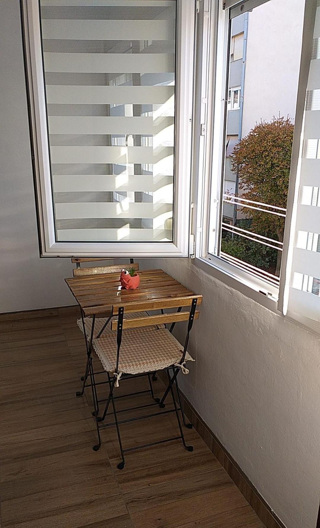 Balcony And Parking, 1Min To Shop, Near Beach Pula