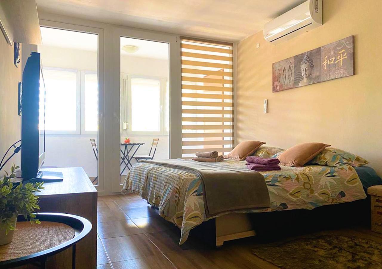 Balcony And Parking, 1min To Shop, Near * Pola